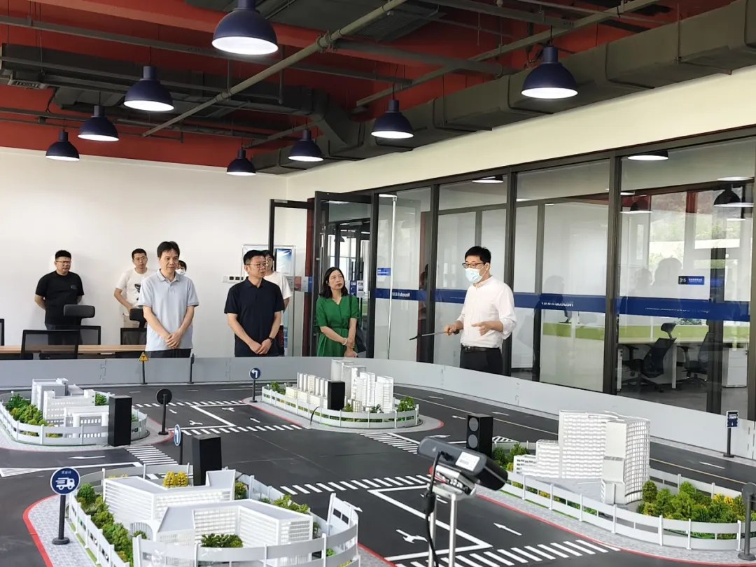 上海行健职业学院一行到访Ebpay教育科技集团参观研讨